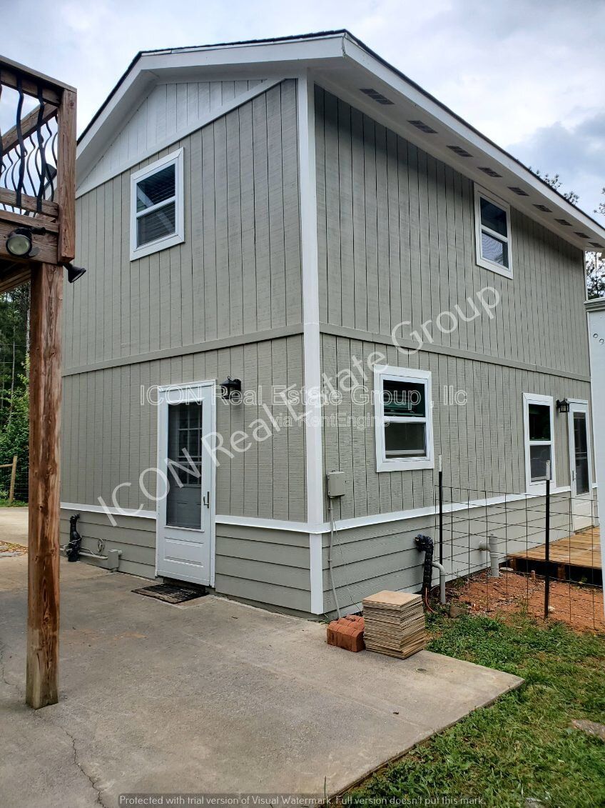 1/1 townhome in the county- property image