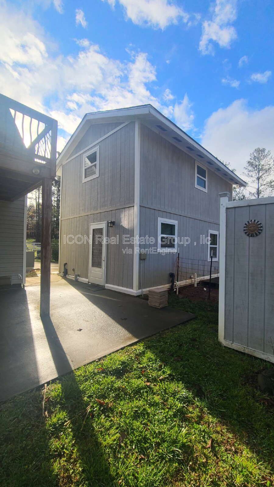 1/1 townhome in the county- property image