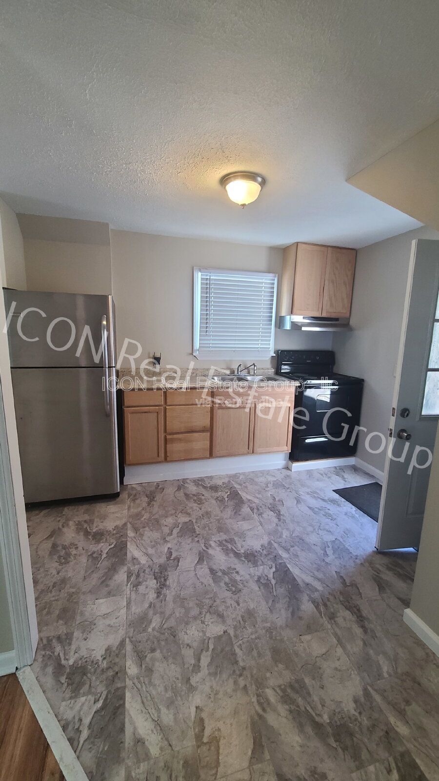 1/1 townhome in the county- property image