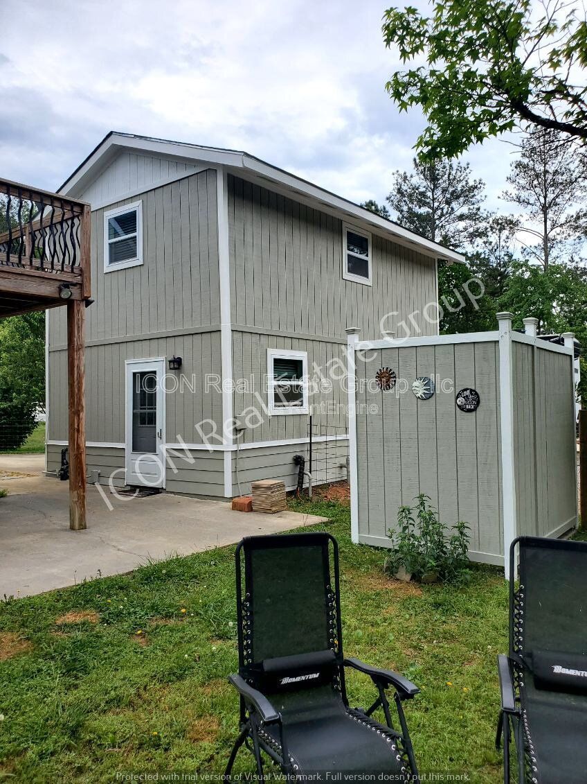 1/1 townhome in the county- property image